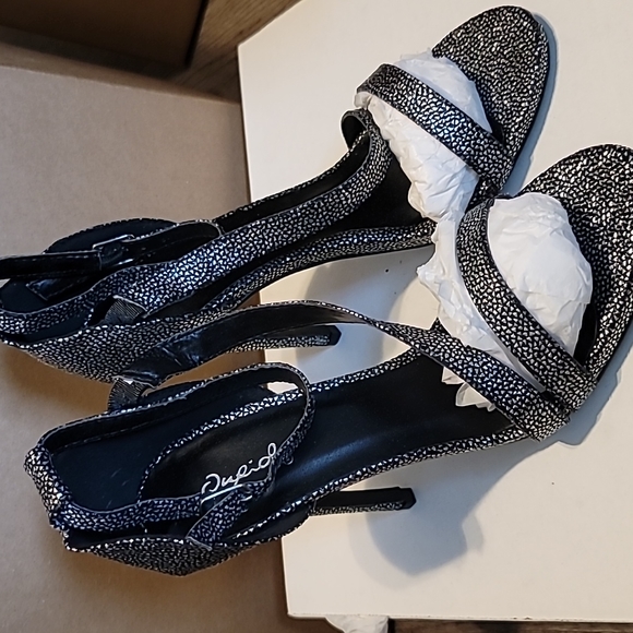 High heels - Picture 1 of 3